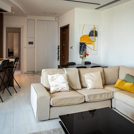 Phaedrus Living: 360 Tower Luxury Flat Apartment Nikosia Bagian luar foto