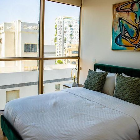 Phaedrus Living: 360 Tower Luxury Flat Apartment Nikosia Bagian luar foto